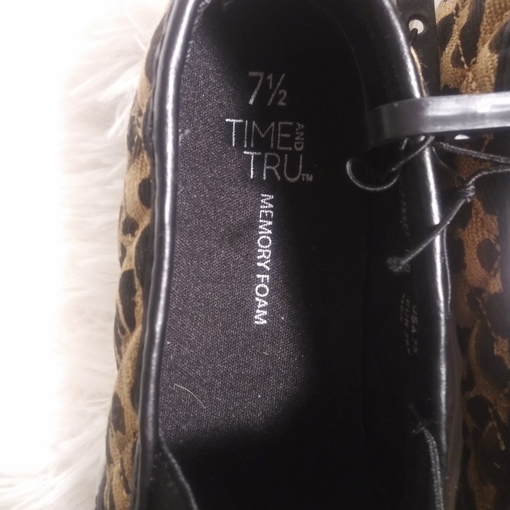 Leopard cloth slip on